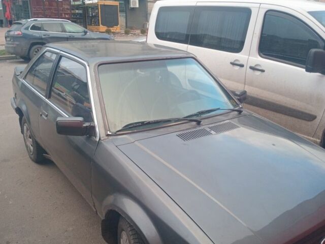 Сірий Форд Ескорт, об'ємом двигуна 0 л та пробігом 250 тис. км за 854 $, фото 1 на Automoto.ua