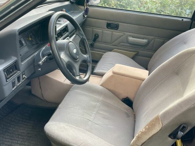 Серый Форд Эскорт, объемом двигателя 1.3 л и пробегом 300 тыс. км за 680 $, фото 3 на Automoto.ua