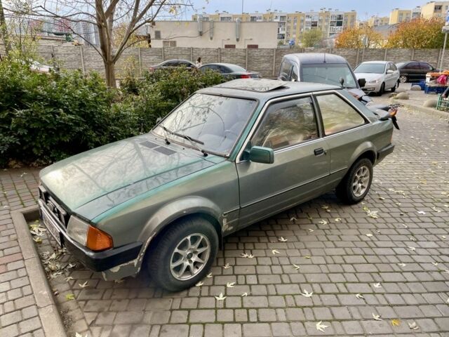 Серый Форд Эскорт, объемом двигателя 1.3 л и пробегом 300 тыс. км за 680 $, фото 1 на Automoto.ua