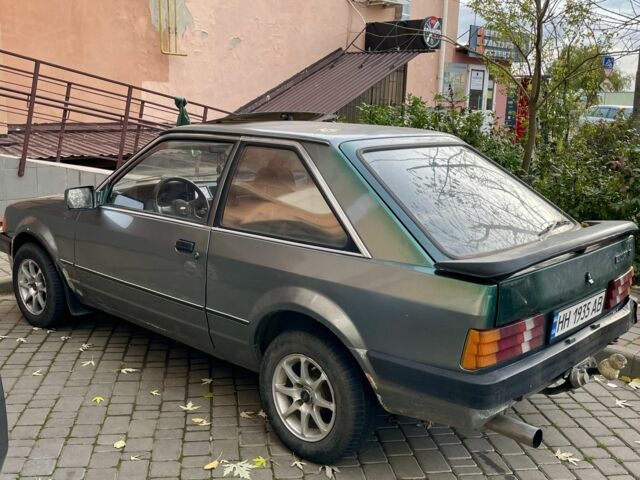 Серый Форд Эскорт, объемом двигателя 1.3 л и пробегом 300 тыс. км за 680 $, фото 2 на Automoto.ua