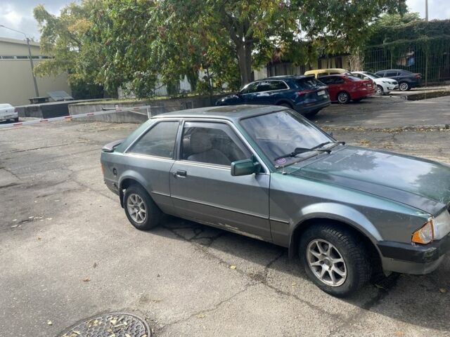 Серый Форд Эскорт, объемом двигателя 0 л и пробегом 300 тыс. км за 810 $, фото 1 на Automoto.ua