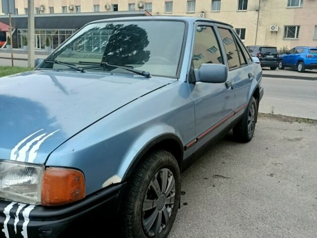 Серый Форд Эскорт, объемом двигателя 1.4 л и пробегом 300 тыс. км за 953 $, фото 1 на Automoto.ua