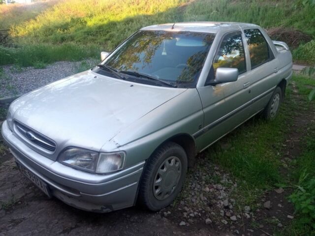 Серый Форд Эскорт, объемом двигателя 1.4 л и пробегом 300 тыс. км за 712 $, фото 4 на Automoto.ua