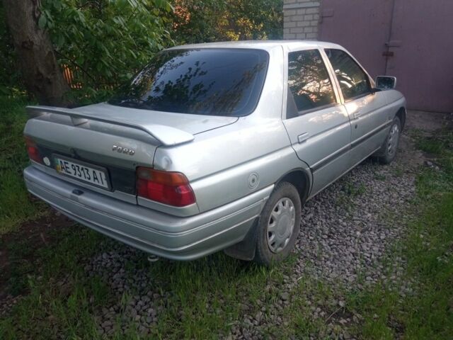 Серый Форд Эскорт, объемом двигателя 1.4 л и пробегом 300 тыс. км за 712 $, фото 2 на Automoto.ua