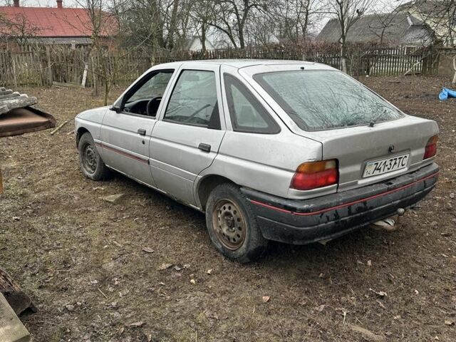 Серый Форд Эскорт, объемом двигателя 1.3 л и пробегом 67 тыс. км за 350 $, фото 2 на Automoto.ua