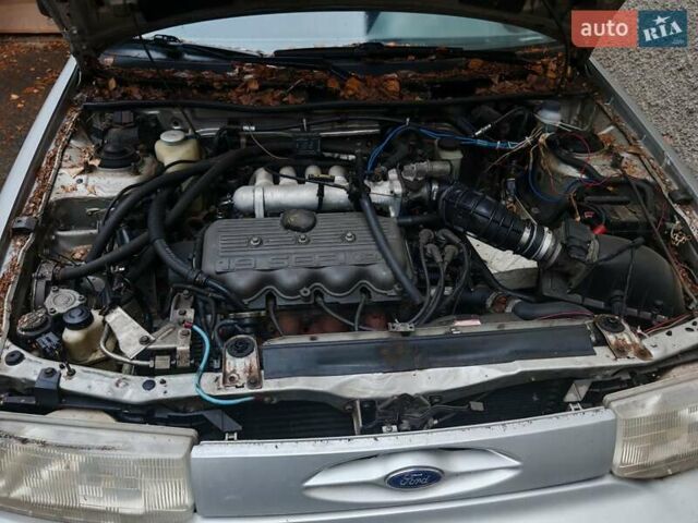Серый Форд Эскорт, объемом двигателя 1.9 л и пробегом 300 тыс. км за 600 $, фото 3 на Automoto.ua