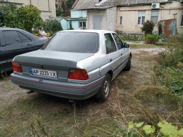 Серый Форд Эскорт, объемом двигателя 1.3 л и пробегом 258 тыс. км за 1000 $, фото 3 на Automoto.ua