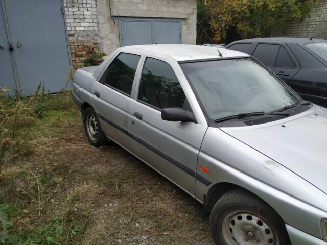 Серый Форд Эскорт, объемом двигателя 1.3 л и пробегом 258 тыс. км за 1000 $, фото 2 на Automoto.ua