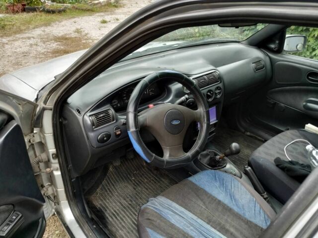 Серый Форд Эскорт, объемом двигателя 1.3 л и пробегом 258 тыс. км за 1000 $, фото 6 на Automoto.ua