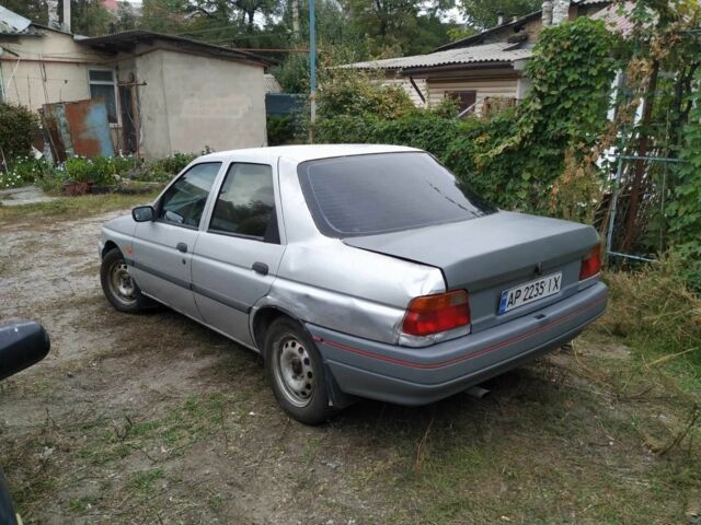 Серый Форд Эскорт, объемом двигателя 1.3 л и пробегом 258 тыс. км за 1000 $, фото 5 на Automoto.ua