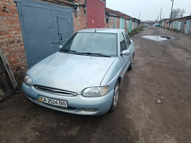 Серый Форд Эскорт, объемом двигателя 1.6 л и пробегом 300 тыс. км за 1200 $, фото 3 на Automoto.ua