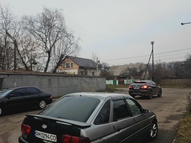 Серый Форд Эскорт, объемом двигателя 1.3 л и пробегом 150 тыс. км за 800 $, фото 2 на Automoto.ua