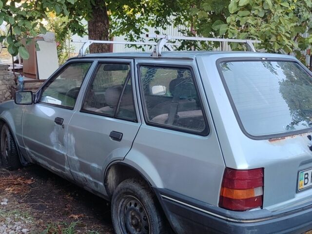 Серый Форд Эскорт, объемом двигателя 1.3 л и пробегом 180 тыс. км за 1417 $, фото 2 на Automoto.ua