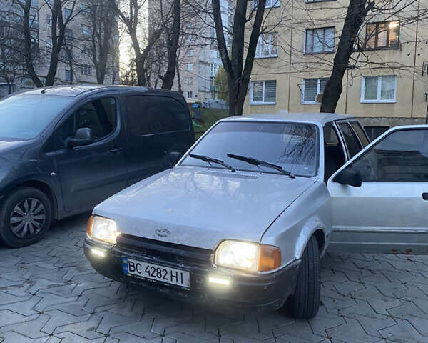 Сірий Форд Ескорт, об'ємом двигуна 1.26 л та пробігом 200 тис. км за 600 $, фото 1 на Automoto.ua