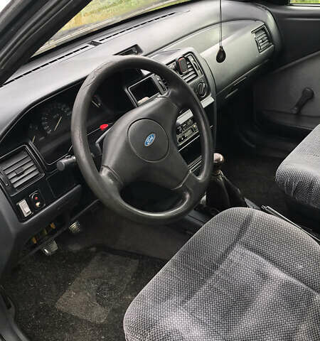 Серый Форд Эскорт, объемом двигателя 1.75 л и пробегом 300 тыс. км за 2000 $, фото 4 на Automoto.ua