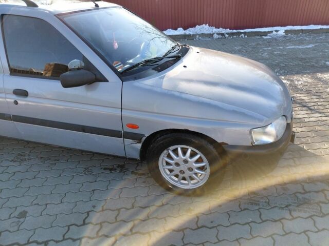 Сірий Форд Ескорт, об'ємом двигуна 1.8 л та пробігом 289 тис. км за 1000 $, фото 2 на Automoto.ua