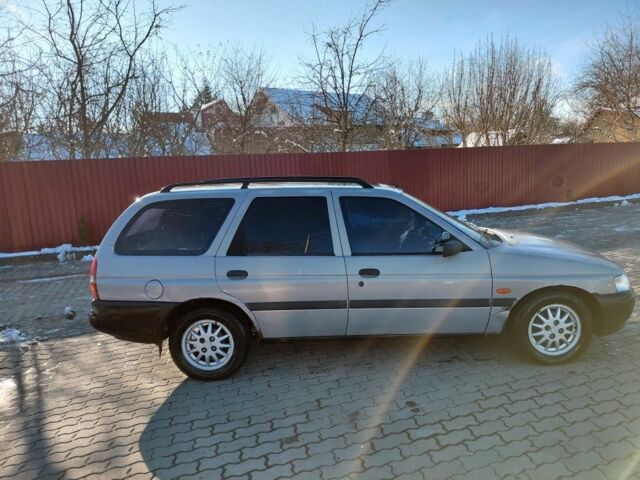 Сірий Форд Ескорт, об'ємом двигуна 1.8 л та пробігом 289 тис. км за 1000 $, фото 4 на Automoto.ua