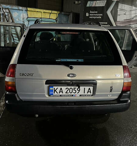 Серый Форд Эскорт, объемом двигателя 1.6 л и пробегом 602 тыс. км за 3000 $, фото 18 на Automoto.ua