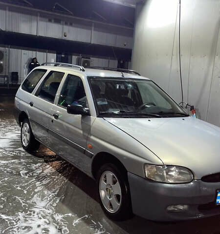 Серый Форд Эскорт, объемом двигателя 1.6 л и пробегом 602 тыс. км за 3000 $, фото 3 на Automoto.ua