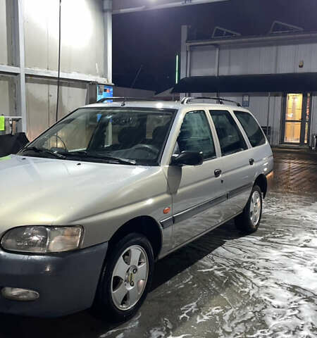 Серый Форд Эскорт, объемом двигателя 1.6 л и пробегом 602 тыс. км за 3000 $, фото 4 на Automoto.ua