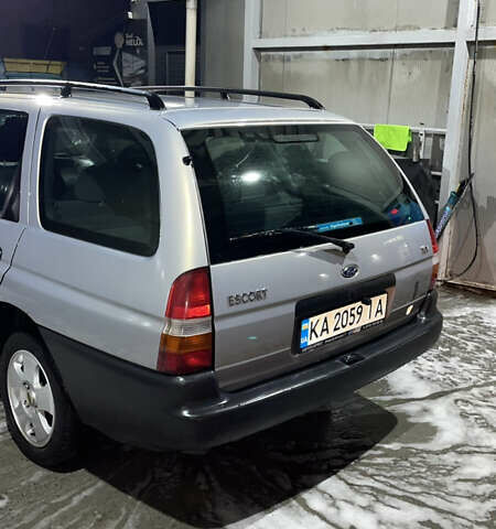 Серый Форд Эскорт, объемом двигателя 1.6 л и пробегом 602 тыс. км за 3000 $, фото 5 на Automoto.ua