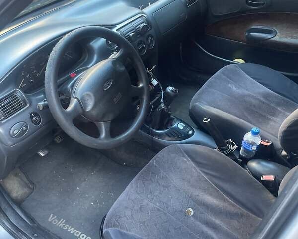 Серый Форд Эскорт, объемом двигателя 1.6 л и пробегом 200 тыс. км за 2100 $, фото 3 на Automoto.ua