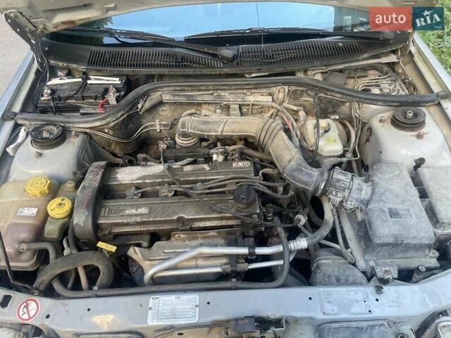 Серый Форд Эскорт, объемом двигателя 1.6 л и пробегом 200 тыс. км за 2100 $, фото 2 на Automoto.ua