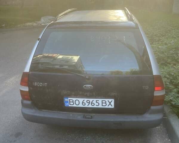 Серый Форд Эскорт, объемом двигателя 1.6 л и пробегом 200 тыс. км за 2100 $, фото 4 на Automoto.ua