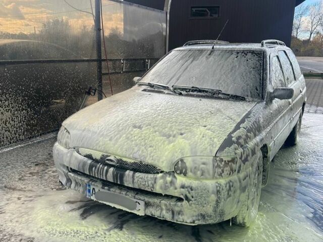 Серый Форд Эскорт, объемом двигателя 1.6 л и пробегом 228 тыс. км за 1402 $, фото 1 на Automoto.ua