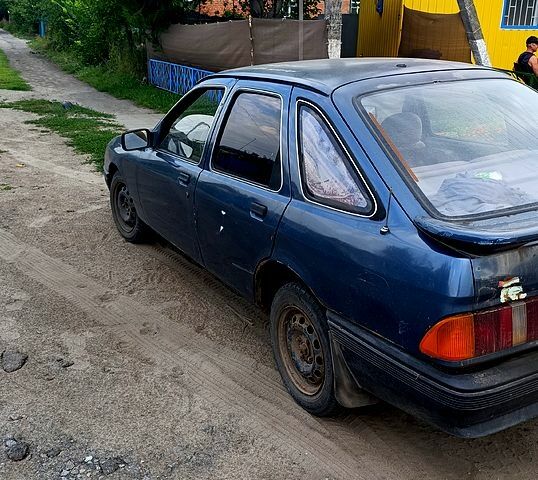 Синий Форд Эскорт, объемом двигателя 1.6 л и пробегом 300 тыс. км за 500 $, фото 5 на Automoto.ua
