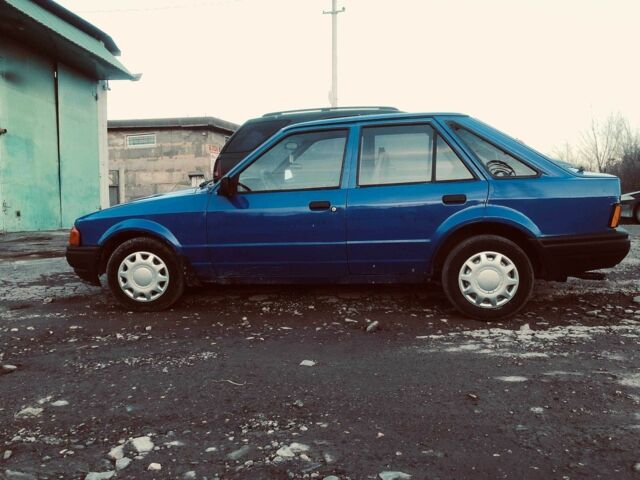 Синий Форд Эскорт, объемом двигателя 1.3 л и пробегом 123 тыс. км за 638 $, фото 1 на Automoto.ua