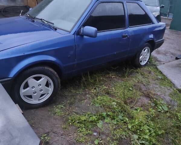 Синий Форд Эскорт, объемом двигателя 1.4 л и пробегом 100 тыс. км за 700 $, фото 3 на Automoto.ua