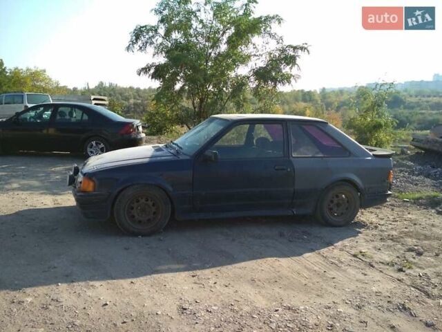 Синий Форд Эскорт, объемом двигателя 1.6 л и пробегом 180 тыс. км за 800 $, фото 1 на Automoto.ua