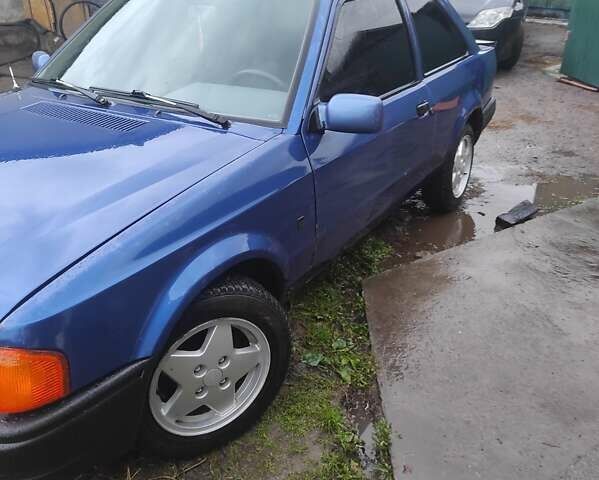 Синий Форд Эскорт, объемом двигателя 1.4 л и пробегом 100 тыс. км за 700 $, фото 4 на Automoto.ua