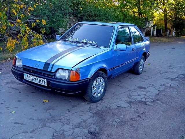 Синий Форд Эскорт, объемом двигателя 1.4 л и пробегом 215 тыс. км за 600 $, фото 2 на Automoto.ua