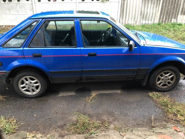 Синий Форд Эскорт, объемом двигателя 1.4 л и пробегом 400 тыс. км за 990 $, фото 4 на Automoto.ua