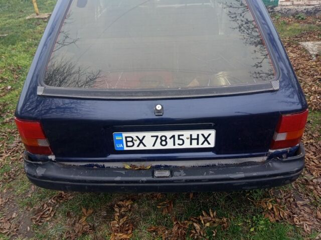 Синий Форд Эскорт, объемом двигателя 1.4 л и пробегом 777 тыс. км за 608 $, фото 1 на Automoto.ua