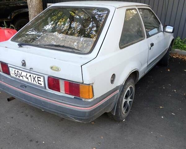 Синий Форд Эскорт, объемом двигателя 1.3 л и пробегом 500 тыс. км за 550 $, фото 3 на Automoto.ua