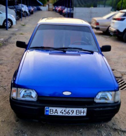 Синий Форд Эскорт, объемом двигателя 1.6 л и пробегом 120 тыс. км за 950 $, фото 2 на Automoto.ua