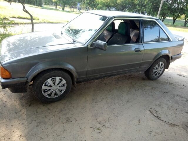 Синий Форд Эскорт, объемом двигателя 2.5 л и пробегом 170 тыс. км за 650 $, фото 1 на Automoto.ua