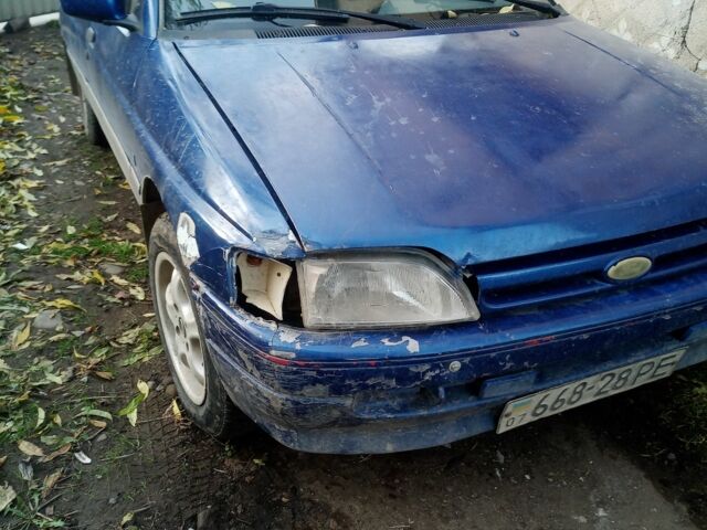 Синий Форд Эскорт, объемом двигателя 1.6 л и пробегом 150 тыс. км за 644 $, фото 5 на Automoto.ua