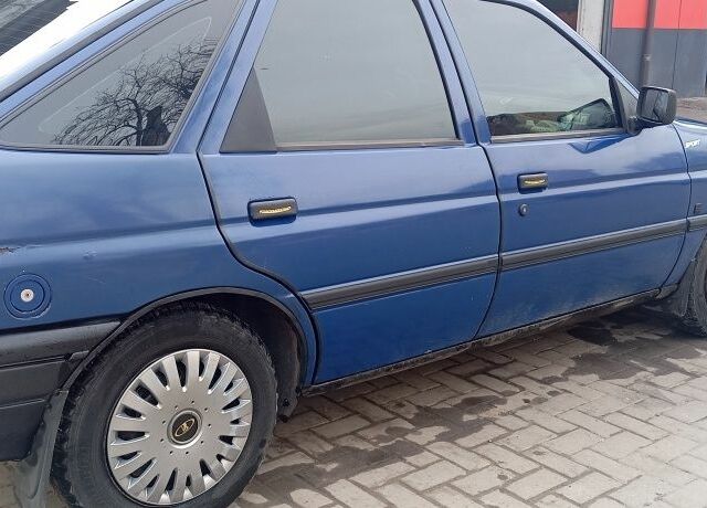 Синий Форд Эскорт, объемом двигателя 1.3 л и пробегом 300 тыс. км за 1300 $, фото 1 на Automoto.ua