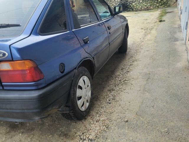 Синій Форд Ескорт, об'ємом двигуна 1.4 л та пробігом 220 тис. км за 999 $, фото 5 на Automoto.ua