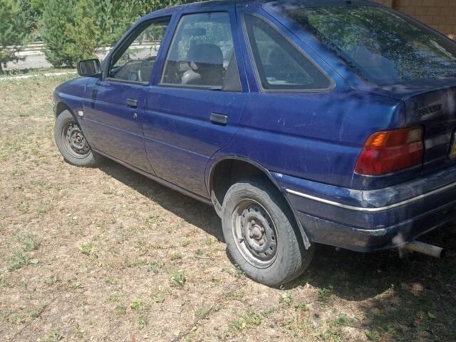 Синий Форд Эскорт, объемом двигателя 1 л и пробегом 200 тыс. км за 700 $, фото 1 на Automoto.ua