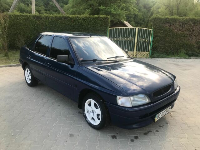 Синий Форд Эскорт, объемом двигателя 1.4 л и пробегом 130 тыс. км за 1000 $, фото 6 на Automoto.ua