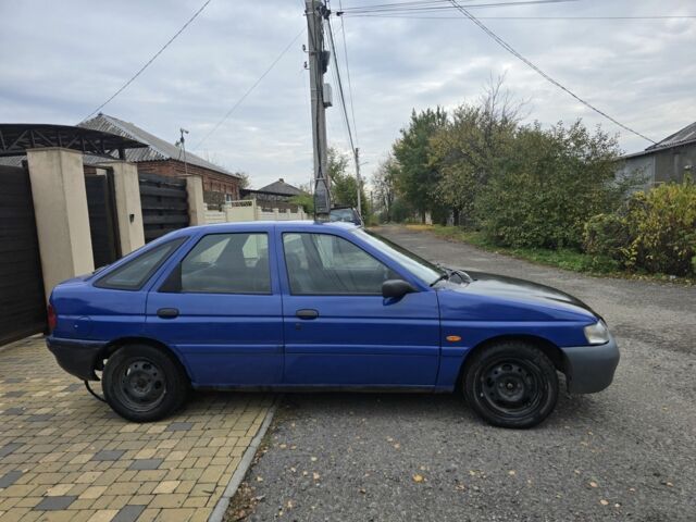 Синій Форд Ескорт, об'ємом двигуна 1.4 л та пробігом 200 тис. км за 850 $, фото 2 на Automoto.ua