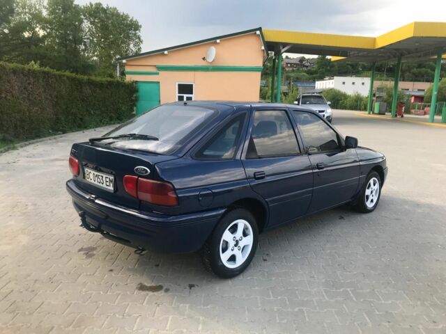 Синий Форд Эскорт, объемом двигателя 1.4 л и пробегом 130 тыс. км за 1000 $, фото 3 на Automoto.ua