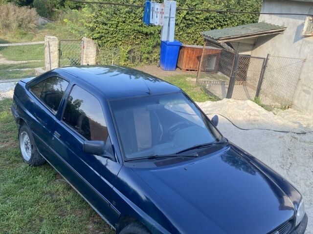 Синий Форд Эскорт, объемом двигателя 1.4 л и пробегом 250 тыс. км за 1300 $, фото 1 на Automoto.ua