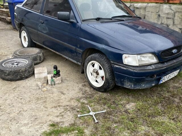 Синий Форд Эскорт, объемом двигателя 1.4 л и пробегом 250 тыс. км за 1300 $, фото 12 на Automoto.ua