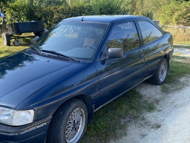 Синий Форд Эскорт, объемом двигателя 1.4 л и пробегом 250 тыс. км за 1300 $, фото 7 на Automoto.ua